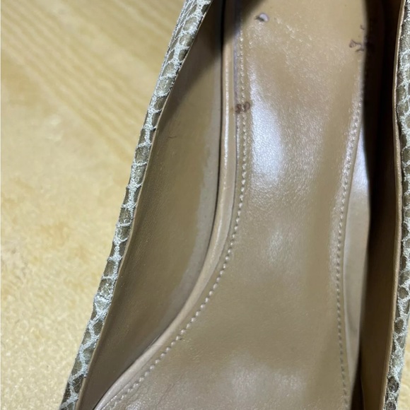 Beautiful nude snakeskin Coach kitten heels - Picture 7 of 7